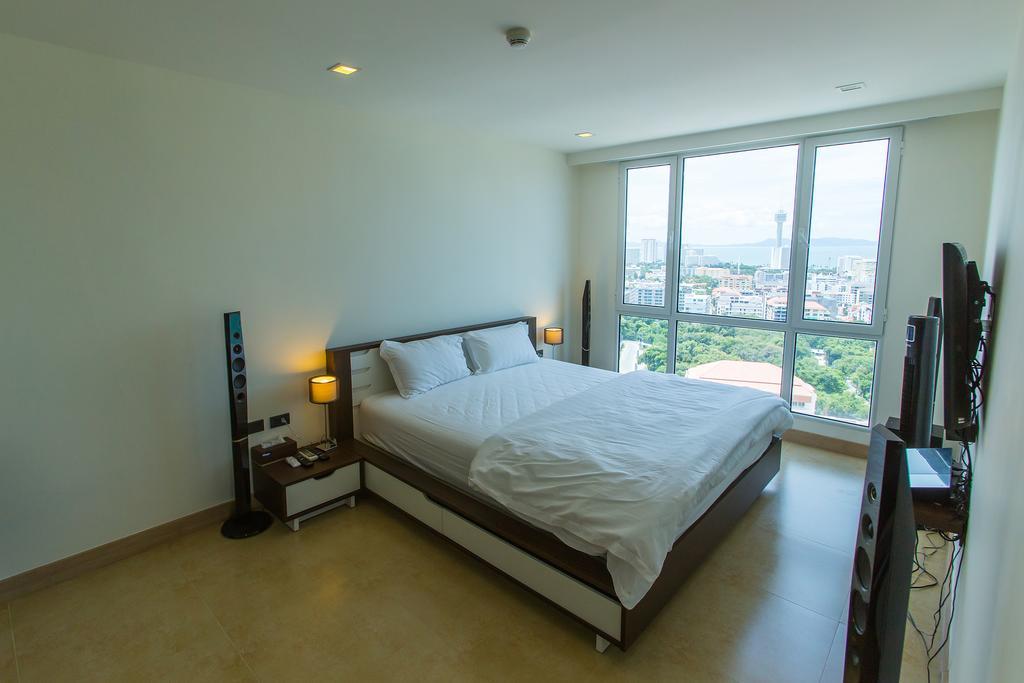The Cliff Residence Condo Pattaya Room photo