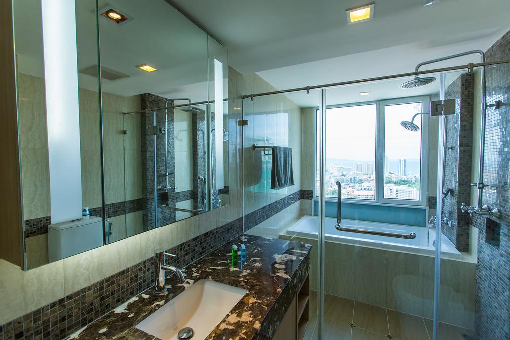 The Cliff Residence Condo Pattaya Room photo