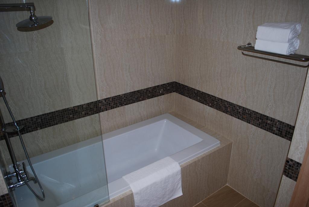 The Cliff Residence Condo Pattaya Room photo