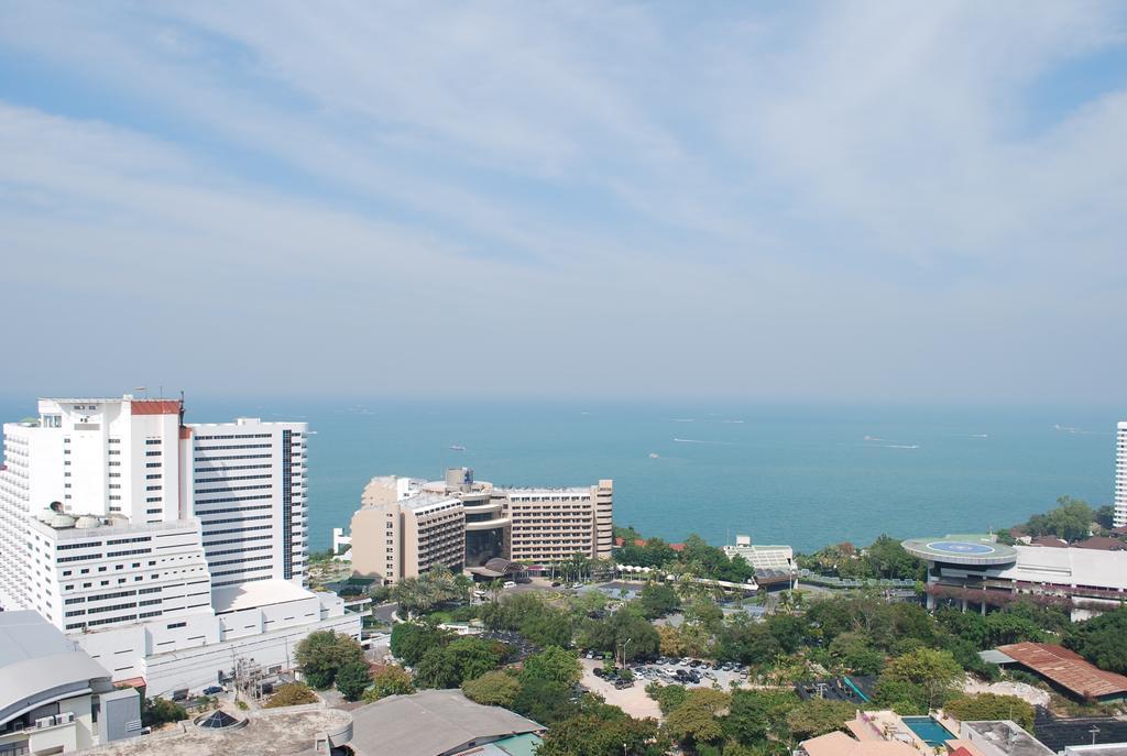 The Cliff Residence Condo Pattaya Room photo