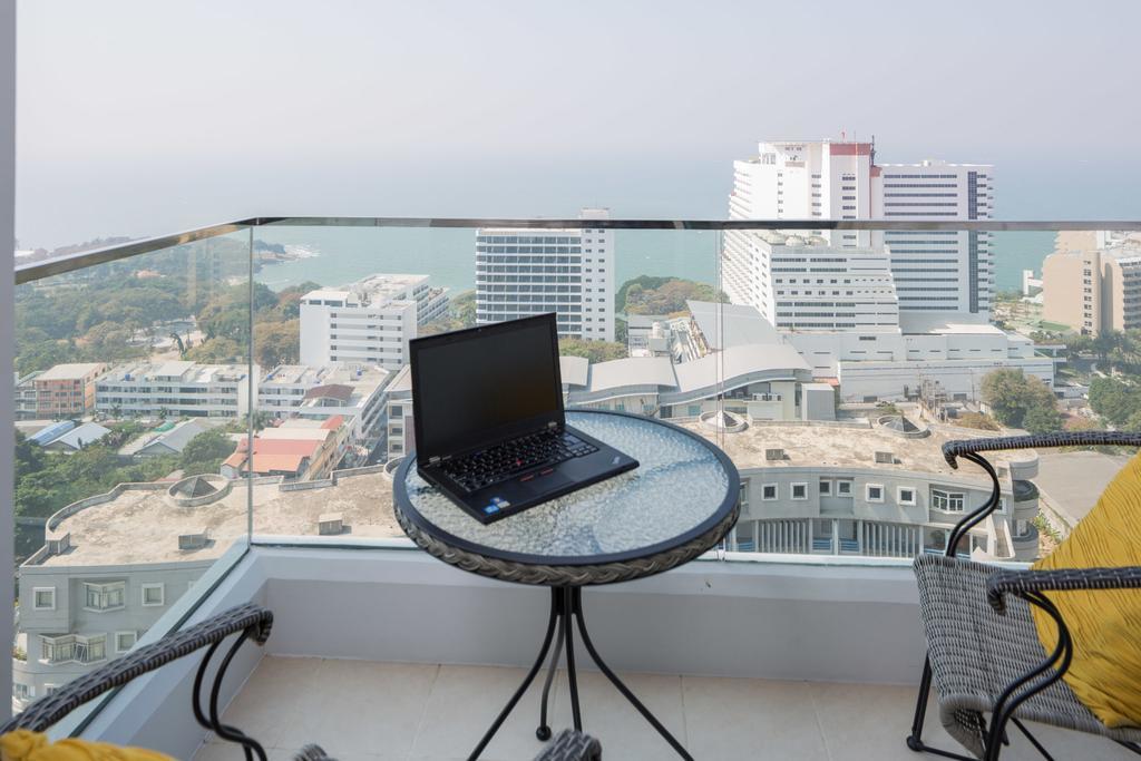 The Cliff Residence Condo Pattaya Room photo