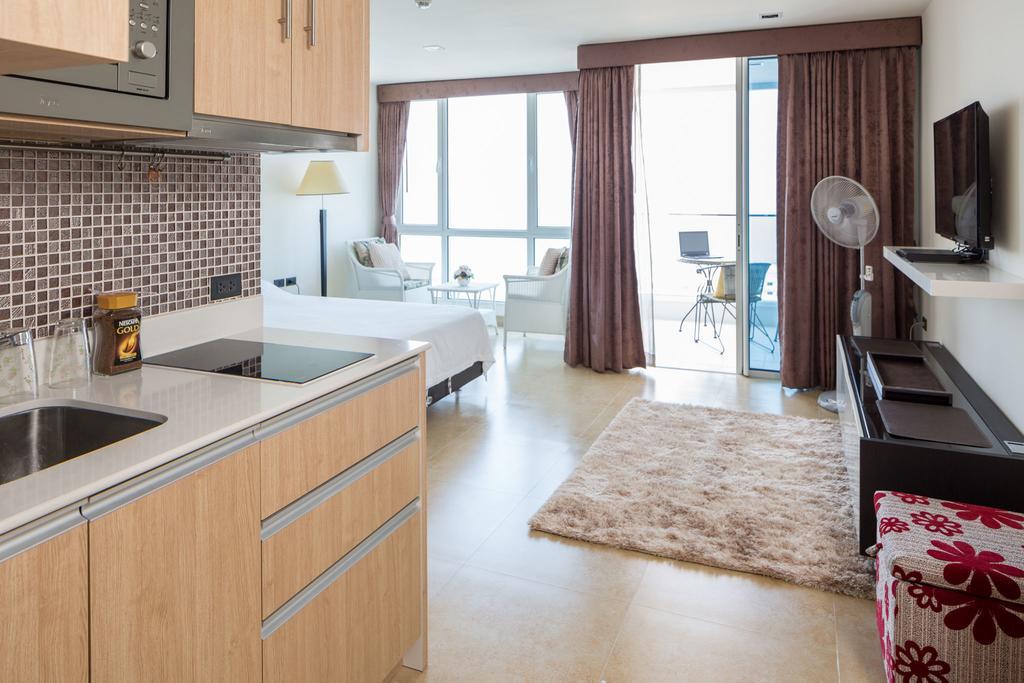 The Cliff Residence Condo Pattaya Room photo